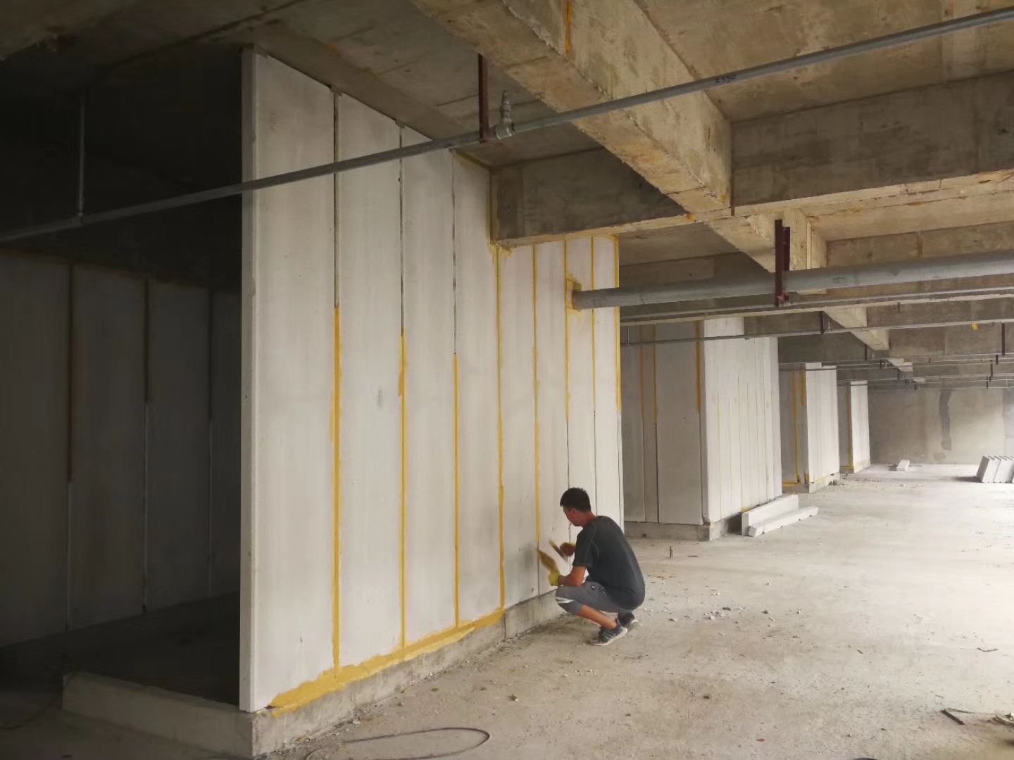 湘潭无机发泡轻骨料混凝土隔墙板施工技术性能研究